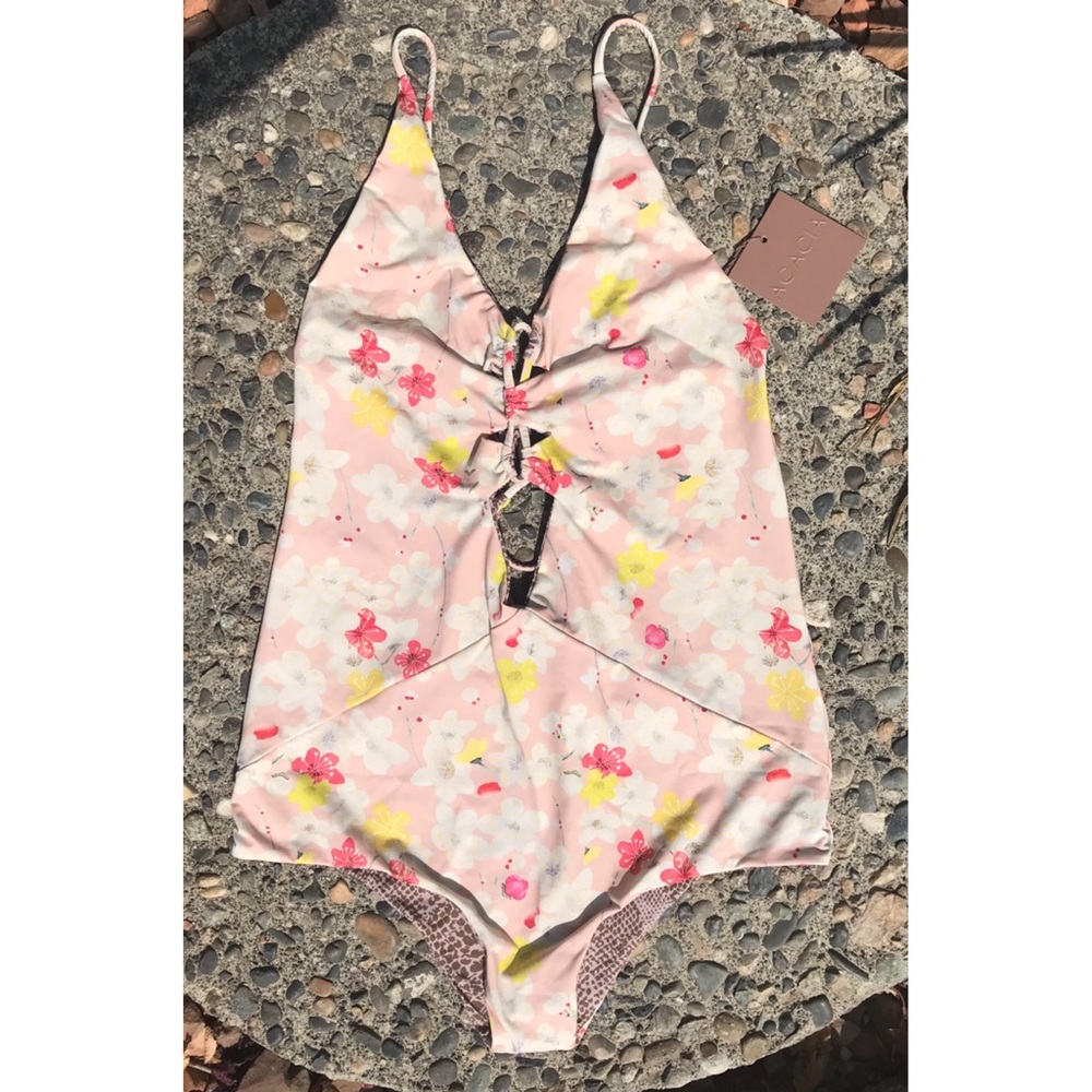 NWT Acacia Swimwear Kokomo Cherry Blossom Large